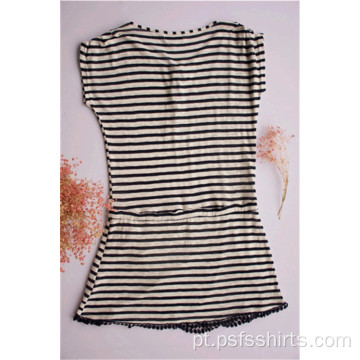 Vestido feminino listrado com decote redondo